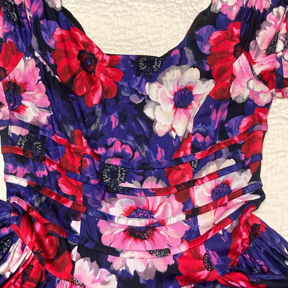 Dress by unique vintage in a great condition and great for casual and important